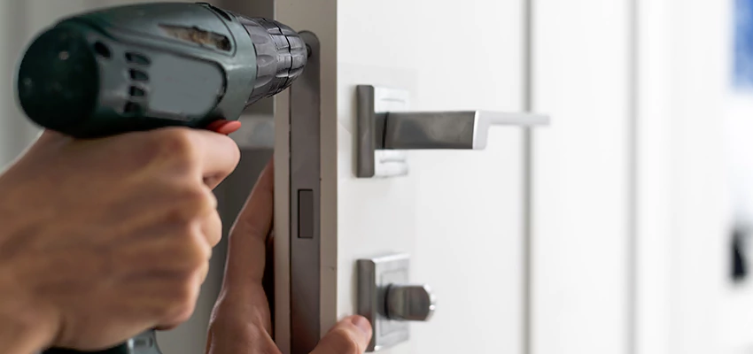 Locksmith For Lock Replacement Near Me in South Monrovia Island, CA