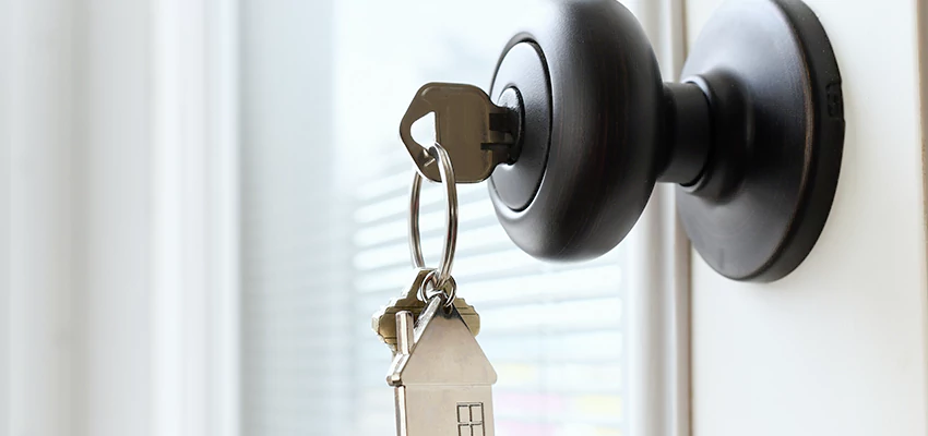 Bifold Door Knob Replacement in South Monrovia Island, California